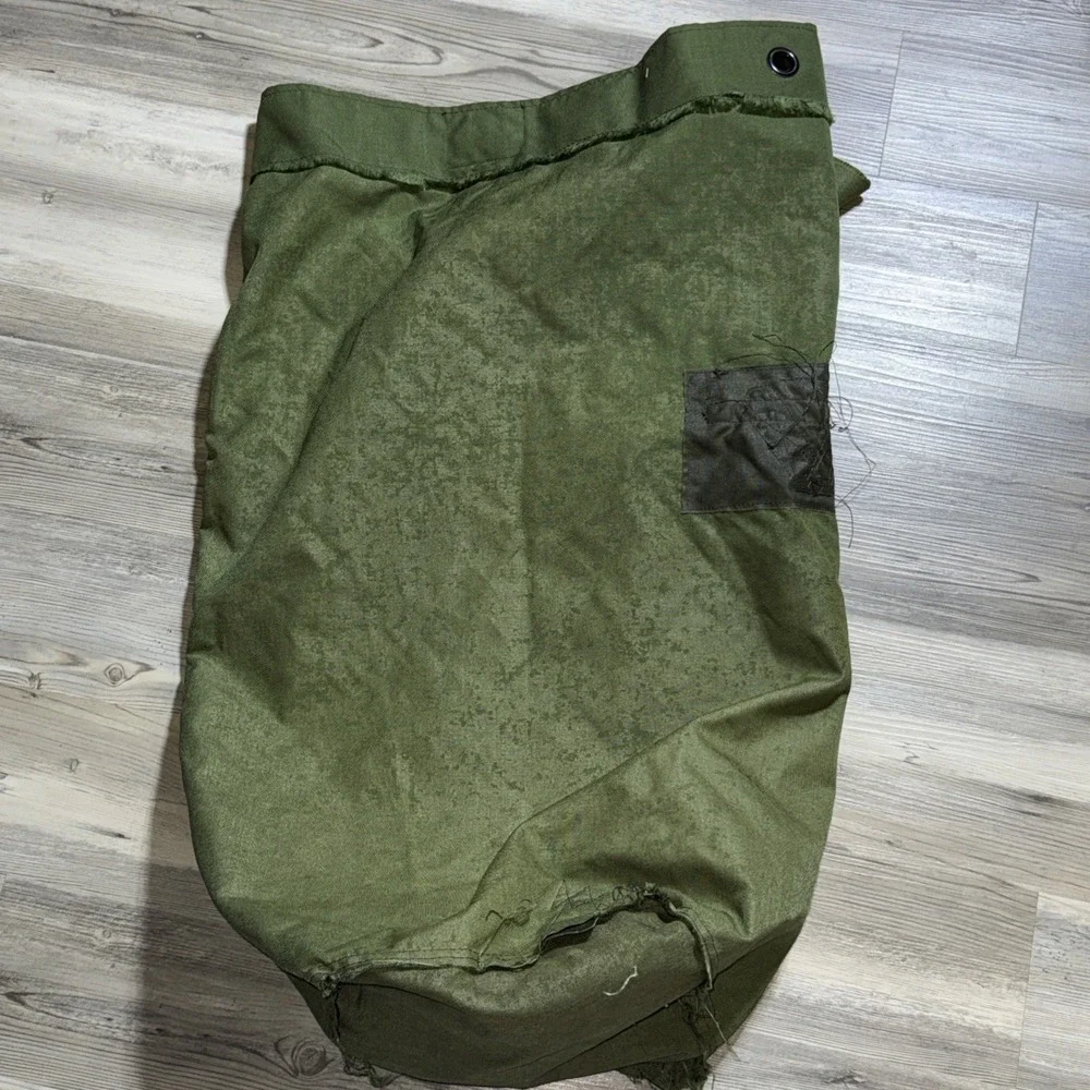 Vtg Military‎ Duffle Bag Rucksack Green Nylon Heavy Duty Army Issued Grunge WORN